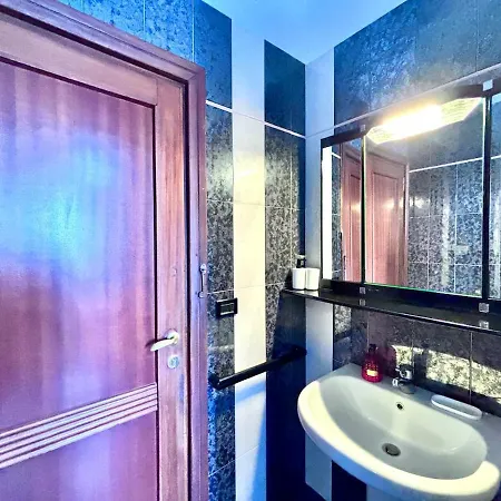 Apartment Dante Sole, Centro, Cagliari, Sardinia Cagliari