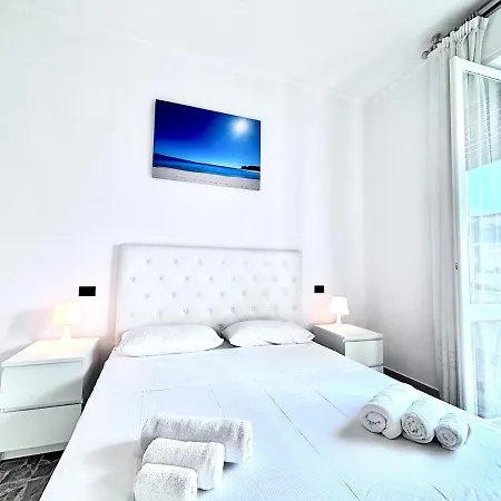 Apartment Dante Sole, Centro, Cagliari, Sardinia Cagliari