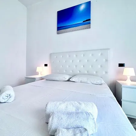 Dante Sole, Centro, Cagliari, Sardinia Apartment